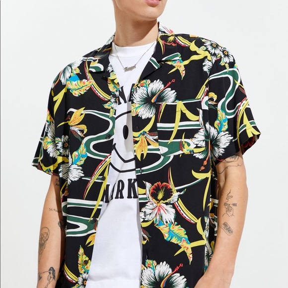 UO Tropical Rayon Short Sleeve Button-Down Shirt - Picture 7 of 13